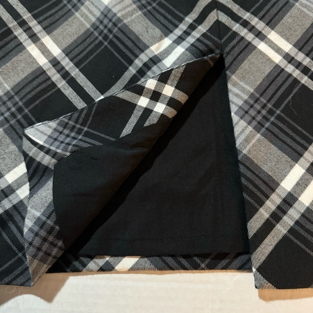 White house Black Market plaid skirt. - Picture 4 of 4